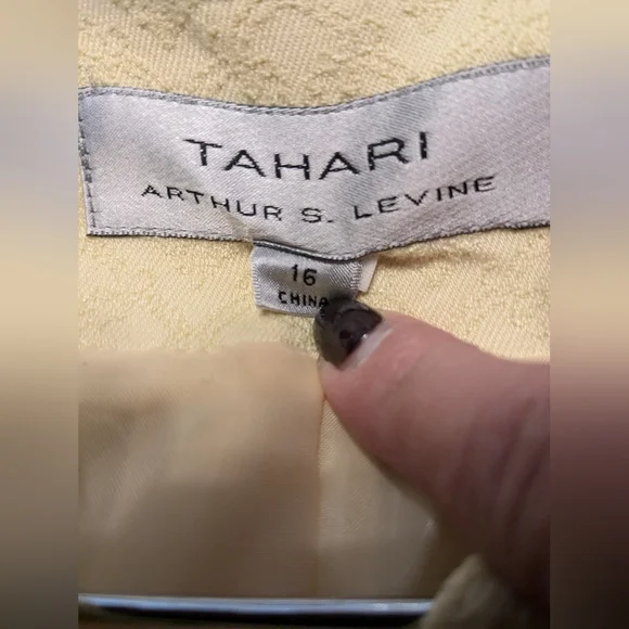 Tahari yellow suit with cute bow - Picture 2 of 11